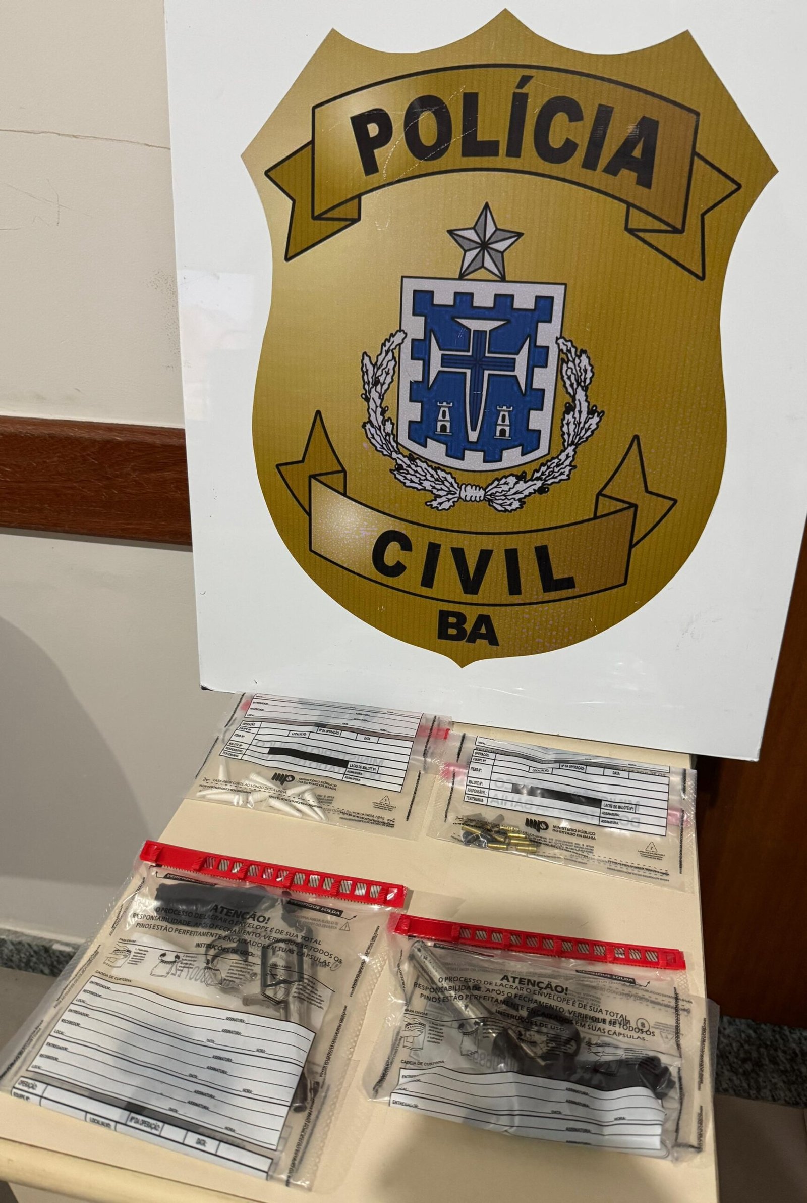 Policia Civil apreende armas e drogas no Pequi, em Eunápolis-Bahia