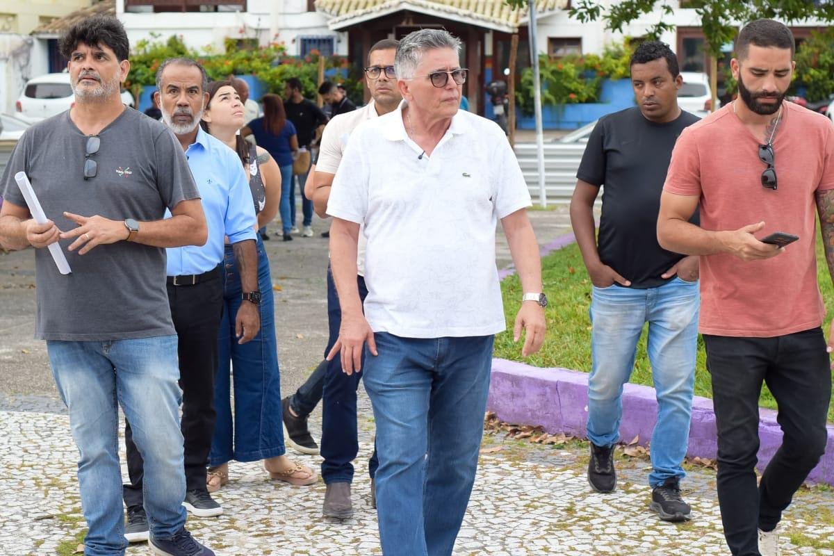 Prefeito Jânio Natal visita obras de requalificação da Rua Pero Vaz de Caminha e Praça ACM