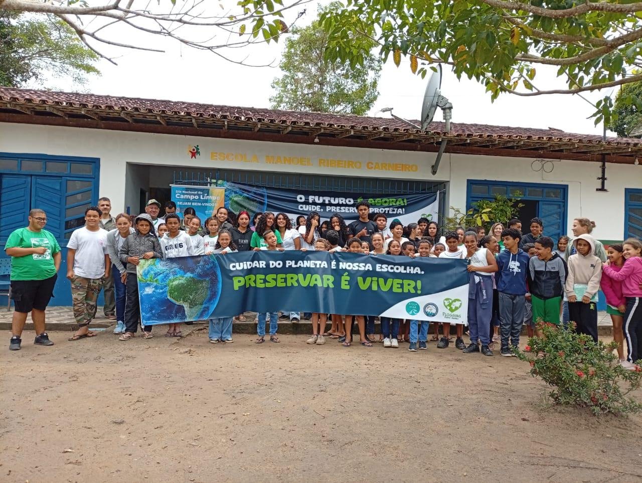 Escola comemora o dia da Limpeza Ambiental, em Porto Seguro-Bahia