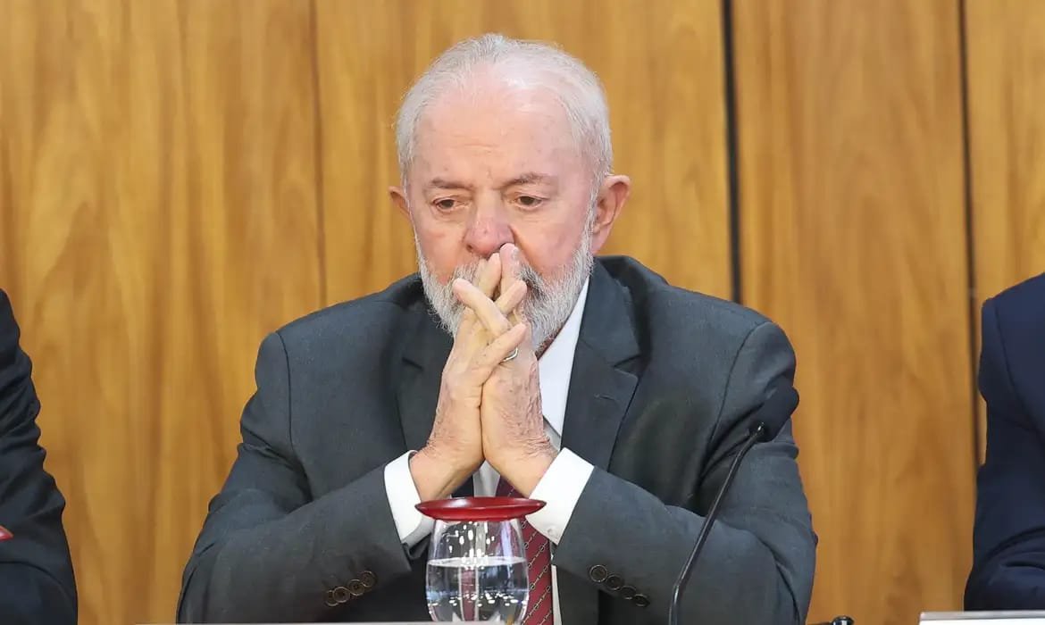 Governo Lula é reprovado por 51% a 44% do País
