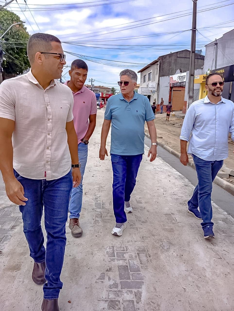 Prefeito Jânio Natal, visita diversas obras, em Porto Seguro-Bahia.