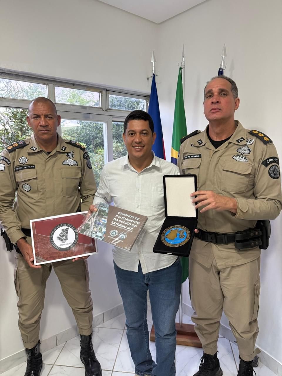 Comandante do 28° BPM realiza visita institucional em Guaratinga