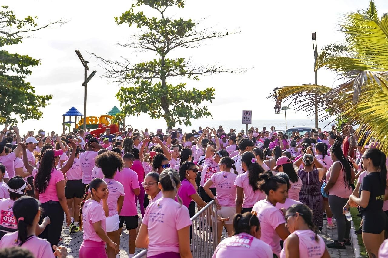 Porto Seguro se veste de rosa em ação pelo combate ao câncer de mama