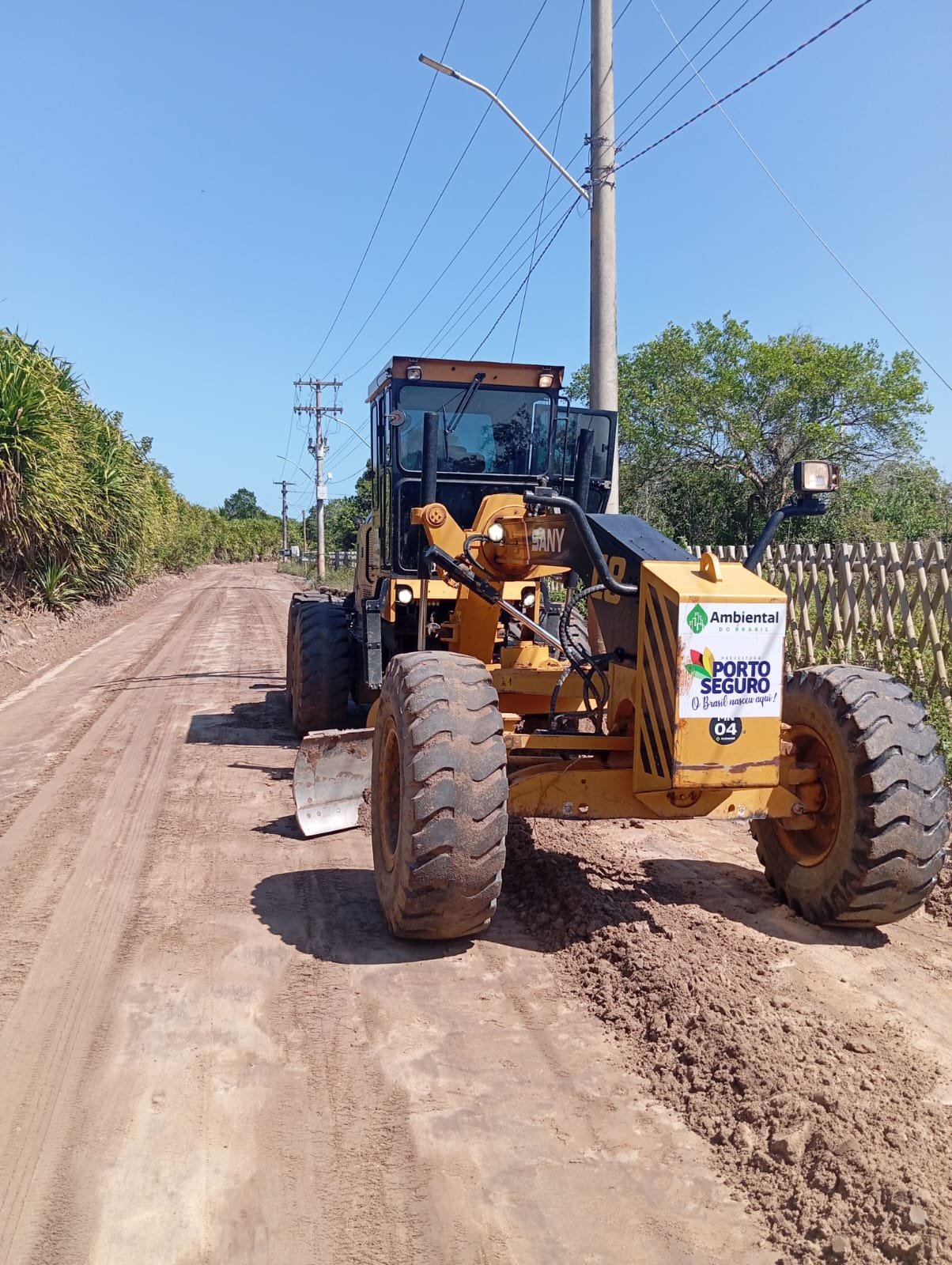 Prefeitura intensifica recuperação das estradas vicinais, em Porto Seguro