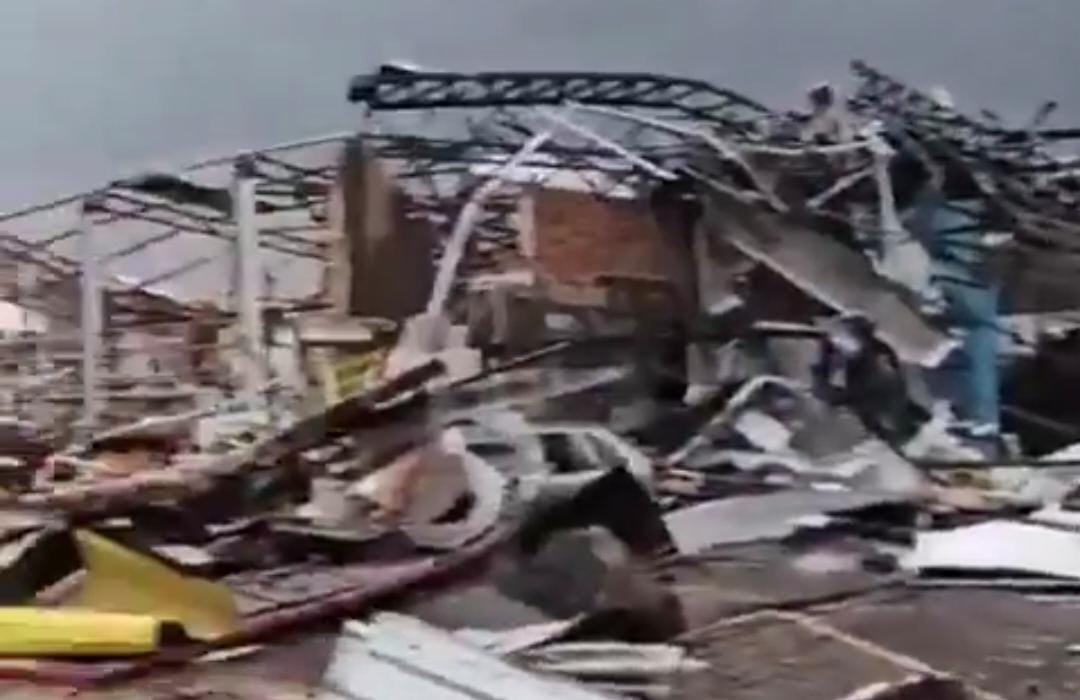 Tornado de grande intensidade causa destruição e mortes no Paraná