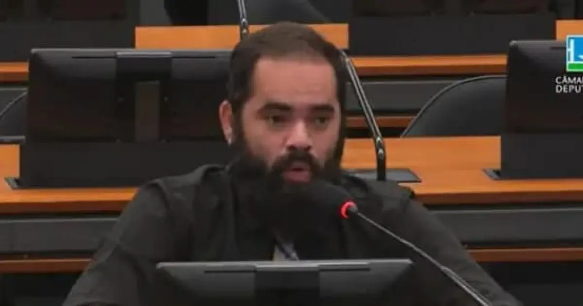 Evangélico e apoiador do comunismo: Quem é o homem que discursou a favor de prisão de Bolsonaro em vigília