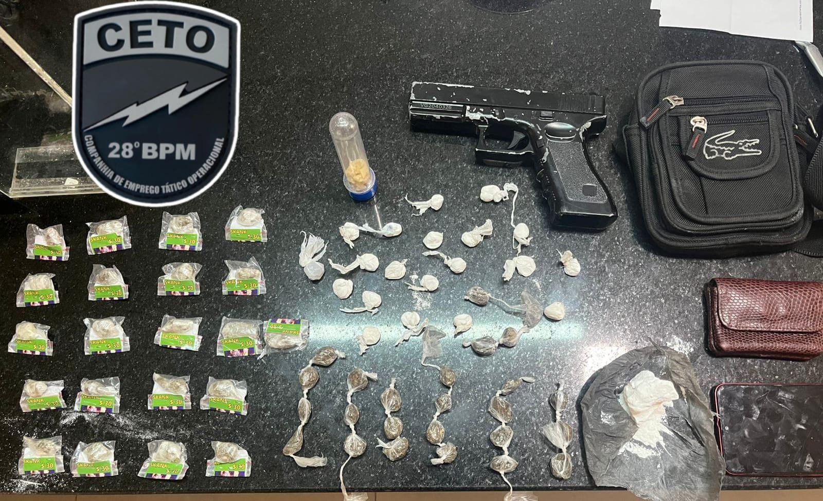 Polícia Militar apreende grande quantidade de drogas, em Eunápolis-Bahia