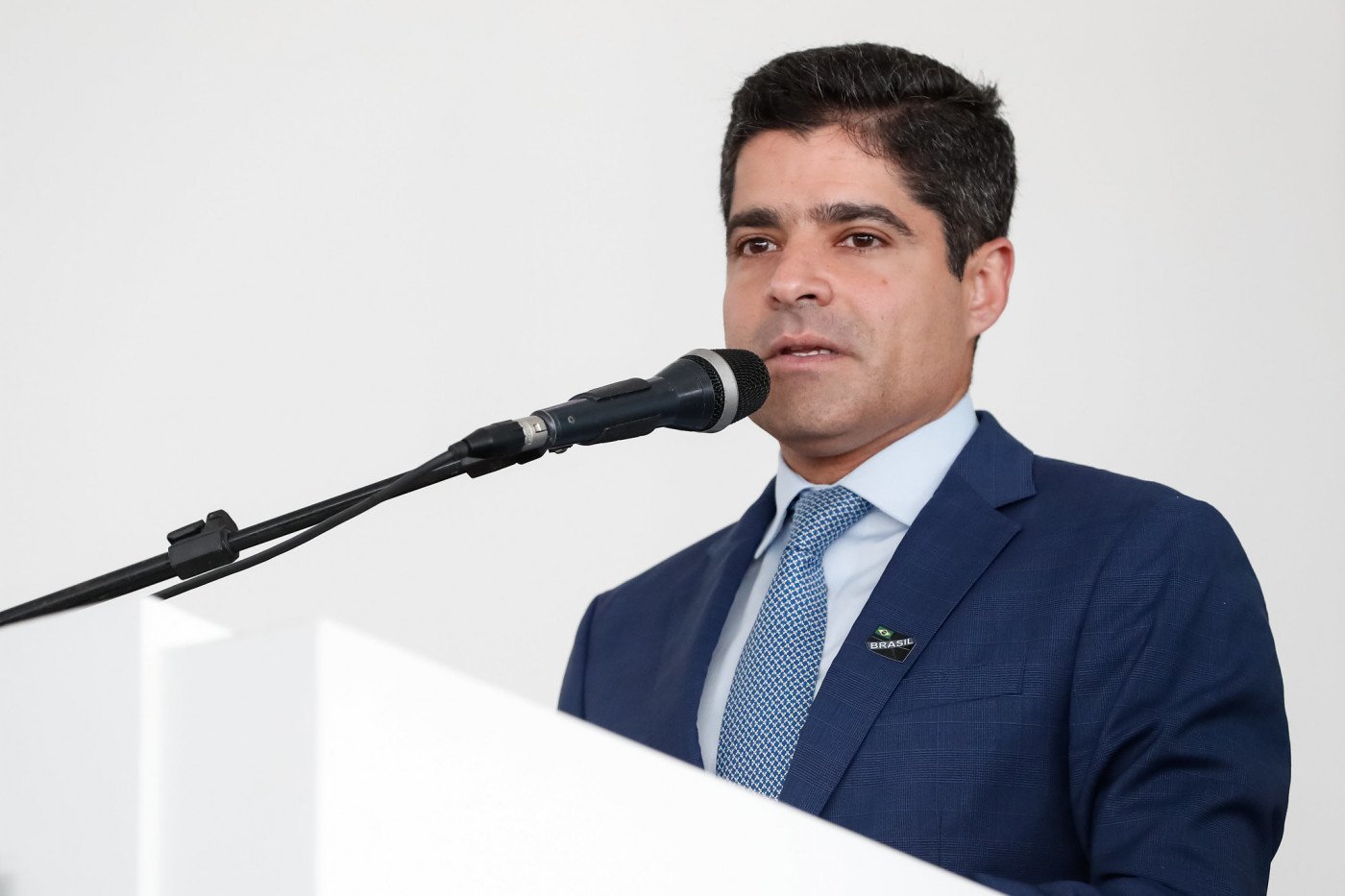 ACM Neto Critica Governo Jerônimo e Aponta Paralisação de Obras na Bahia