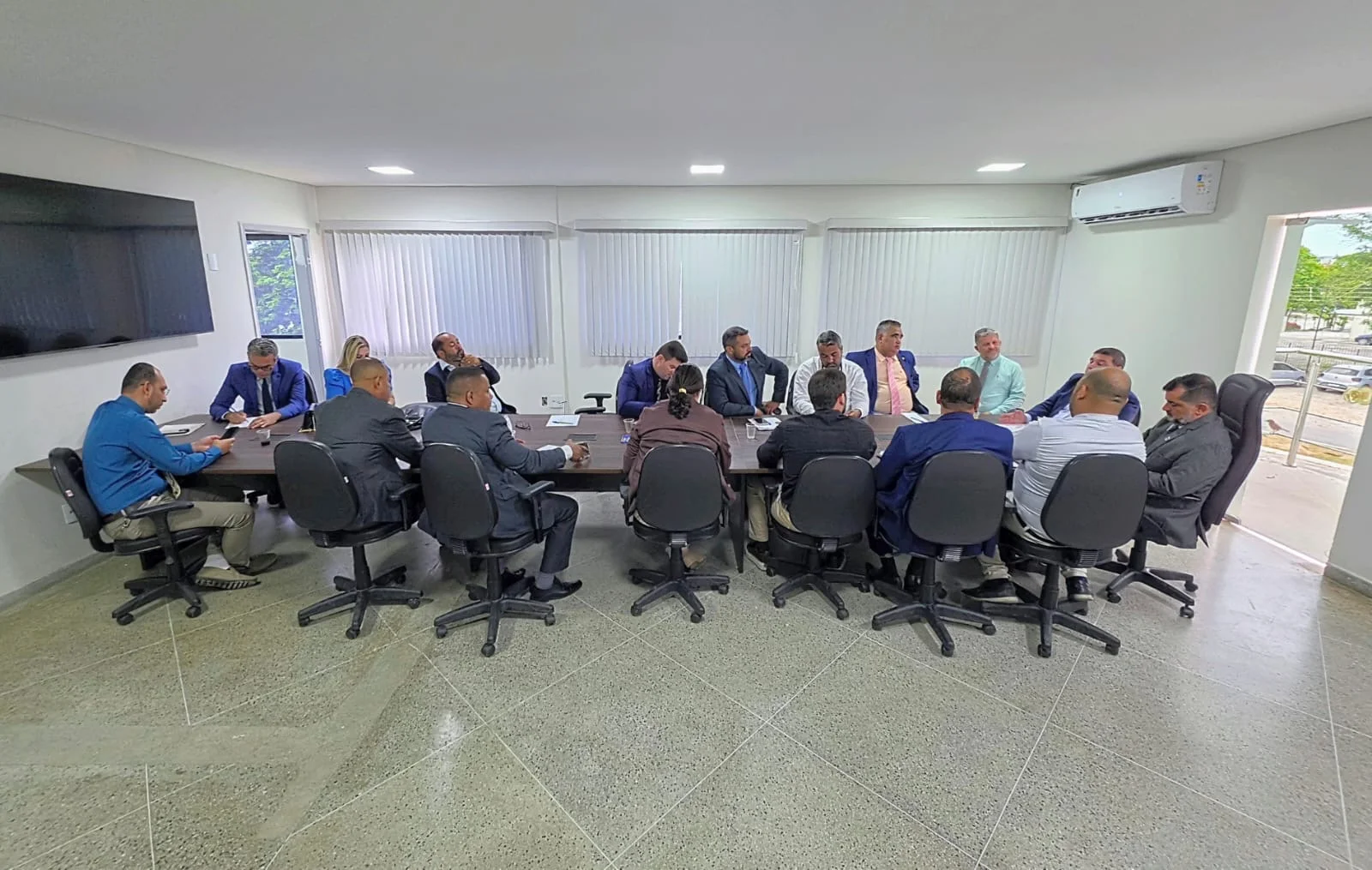 VEREADORES SE REVOLTAM E PROMETEM AÇÃO CONTRA GESTÃO DO HOSPITAL REGIONAL EM EUNÁPOLIS