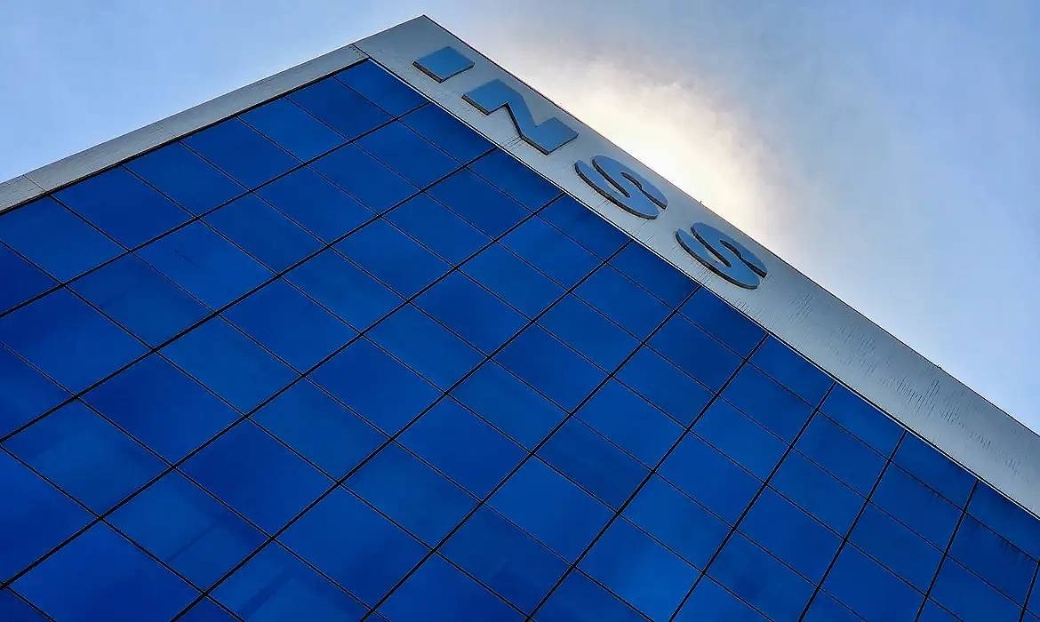 Governo Lula prestigia entidade investigada na CPMI do roubo aos aposentados