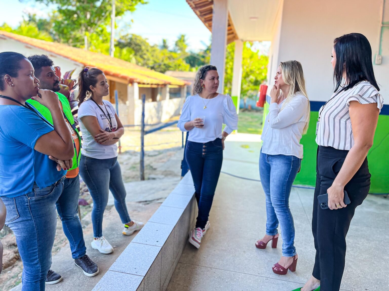 TBT!!! Prefeita Cordélia Torres vistoria obra de requalificação do Recanto dos Idosos