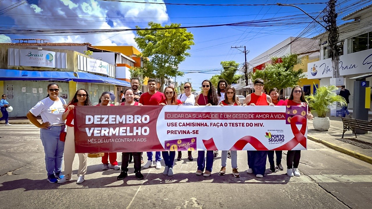 Caminhada marca o Dia Internacional da Luta contra a AIDS com ações de prevenção em Porto Seguro