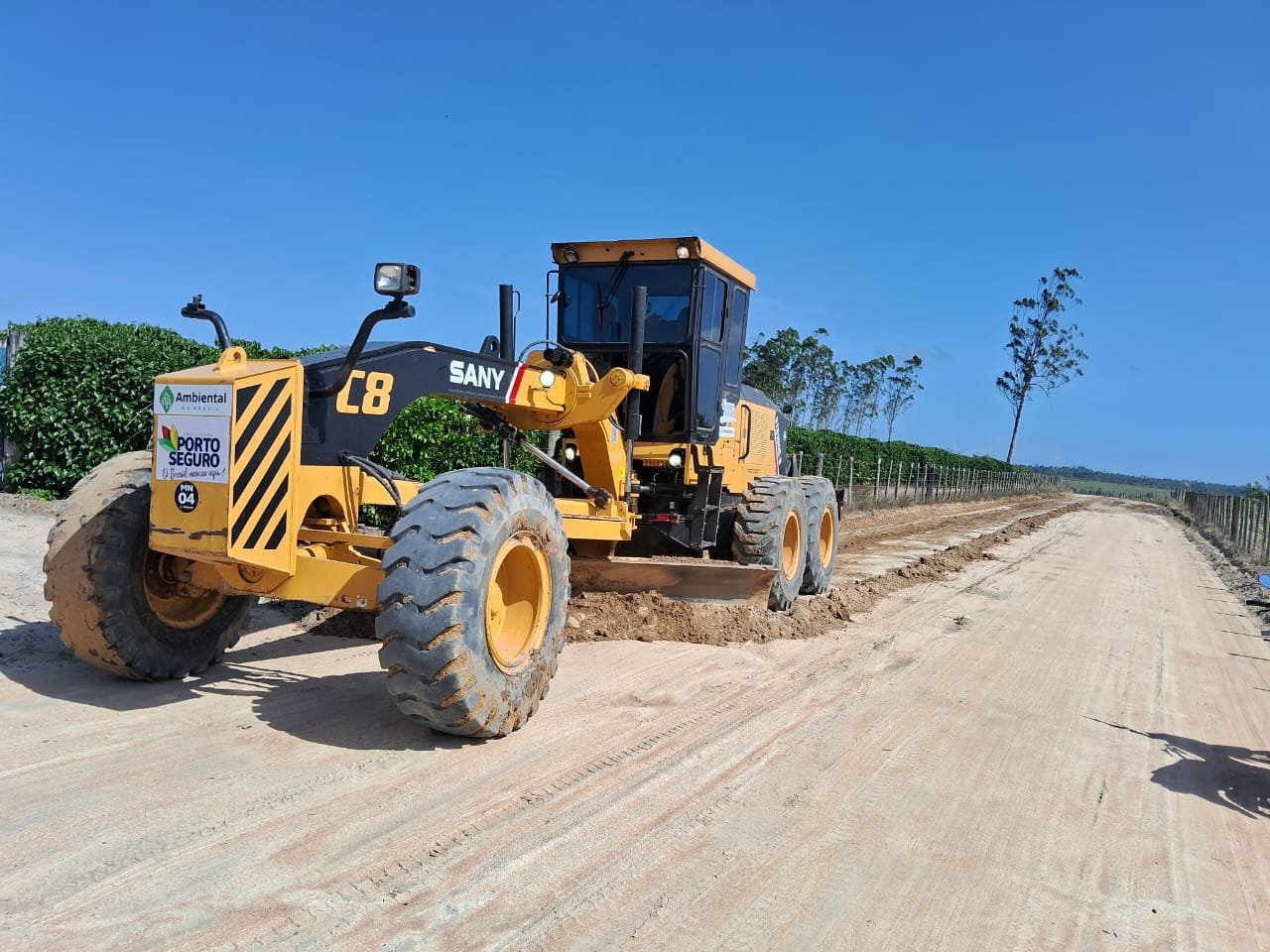 Prefeitura de Porto Seguro intensifica manutenção das estradas vicinais no Litoral Sul