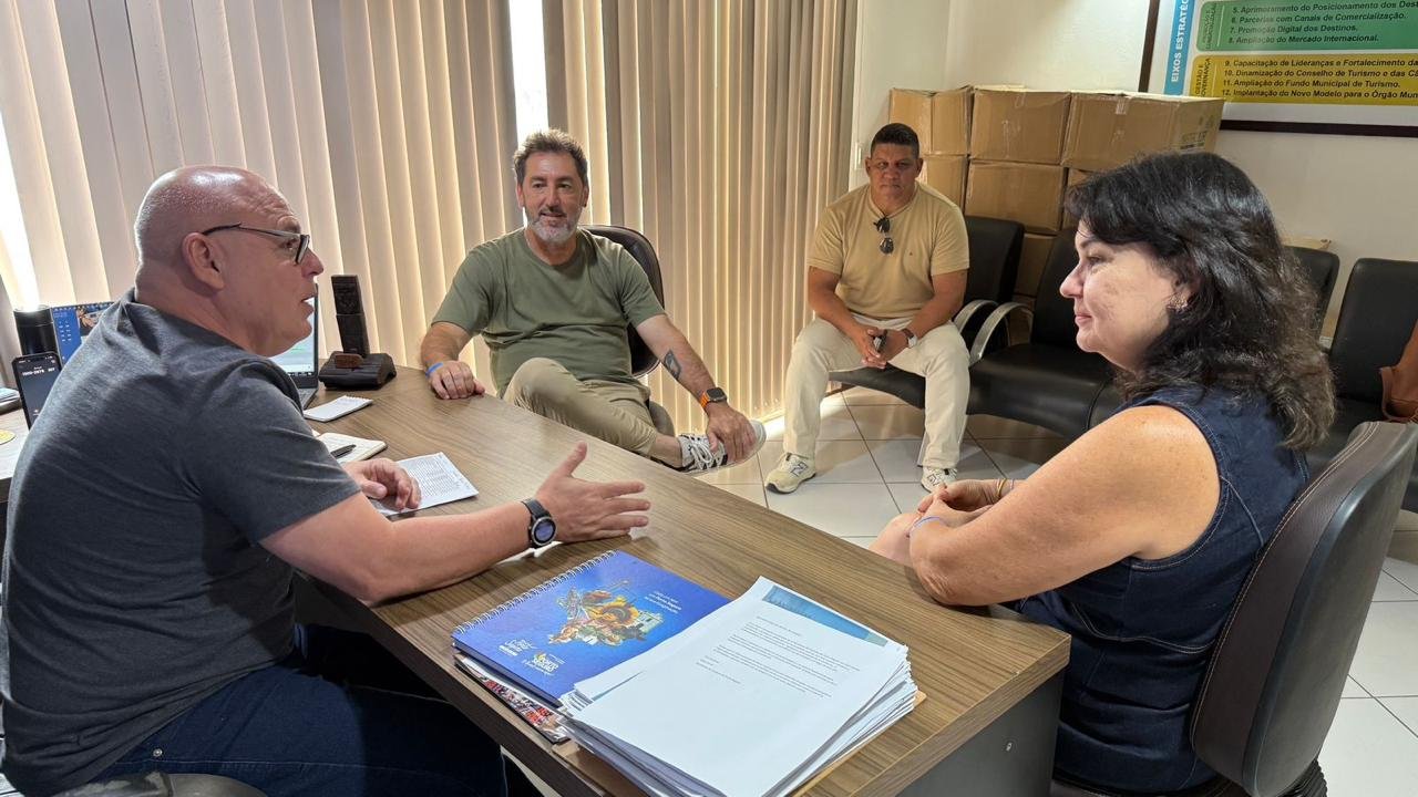 Programa de Erick Jacqiun Pesadelo na Cozinha escolhe Porto Seguro para primeiras gravações fora de SP
