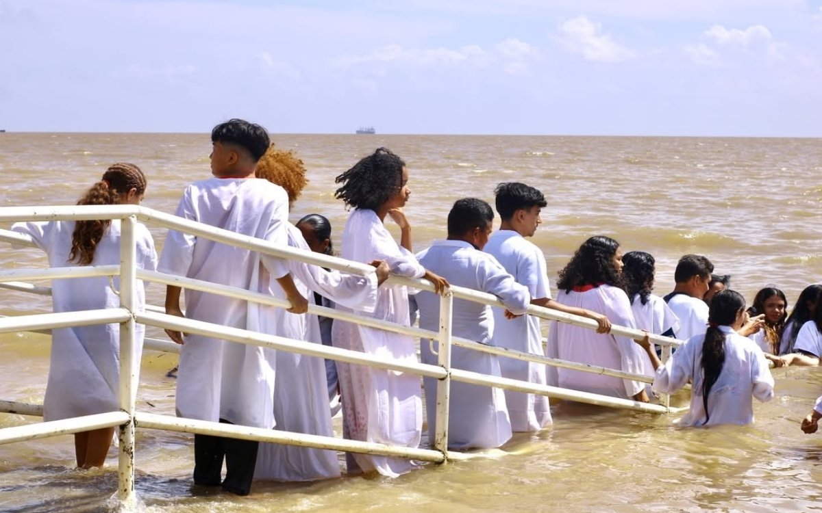 Igrejas batizam mais de 300 novos convertidos no Rio Amazonas