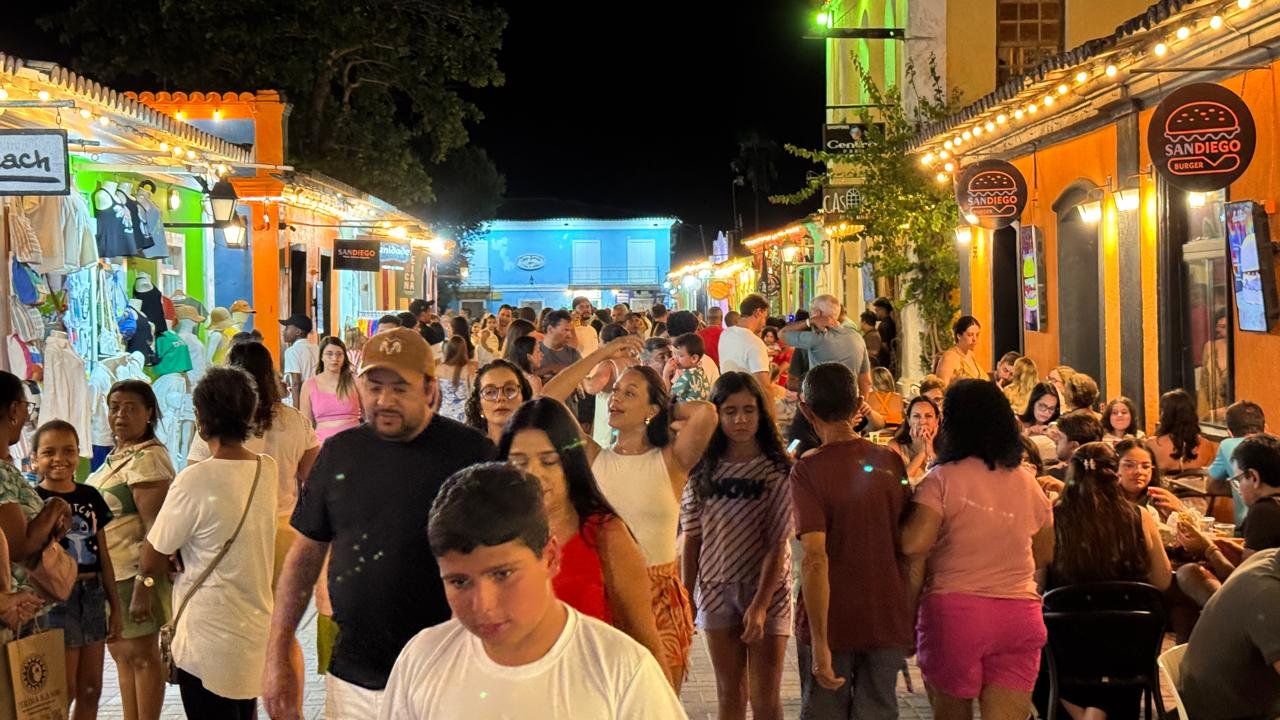 Porto Seguro dispara no Réveillon: 130 mil chegadas e quase R$ 500 milhões na economia