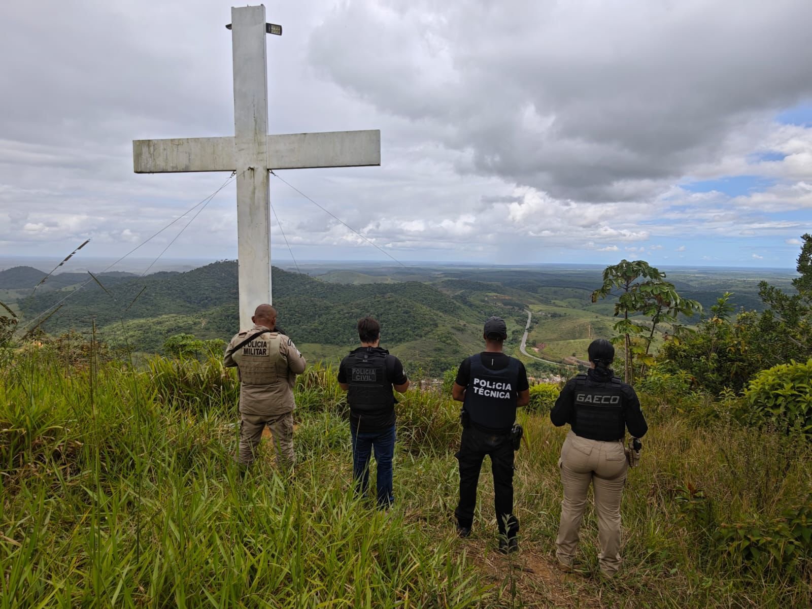 Polícia Militar e Polícia Civil e MP-BA, encontra cemitério clandestino, em Itabela-Bahia