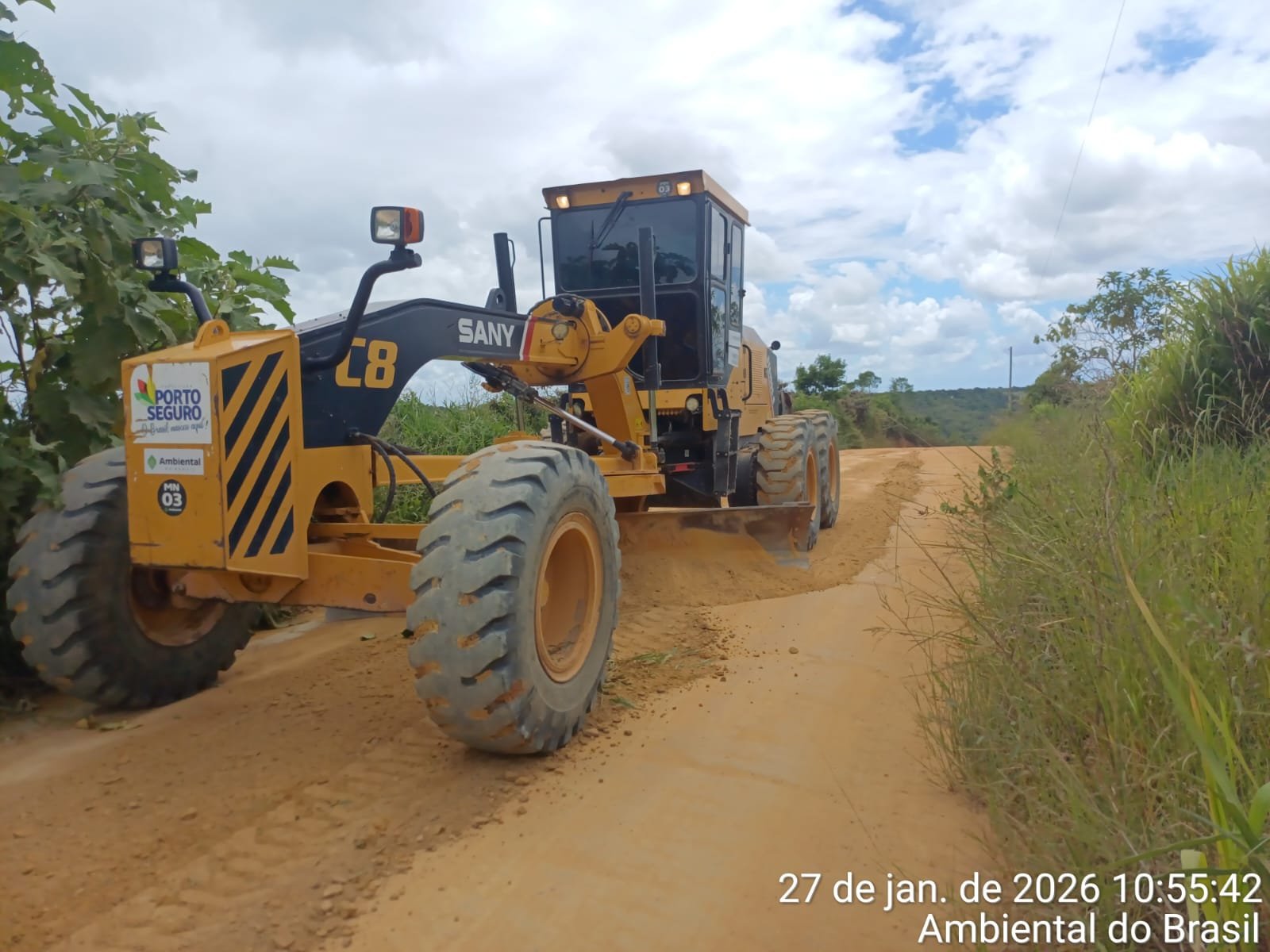 Prefeitura de Porto Seguro intensifica manutenção de estradas vicinais em áreas indígenas e na comunidade do Queimado