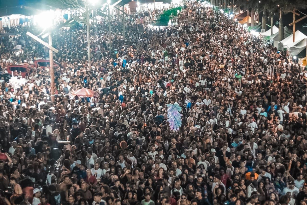 Carnaval de Porto Seguro é aberto com show de Pablo para mais de 100 mil pessoas na Passarela da Cultura