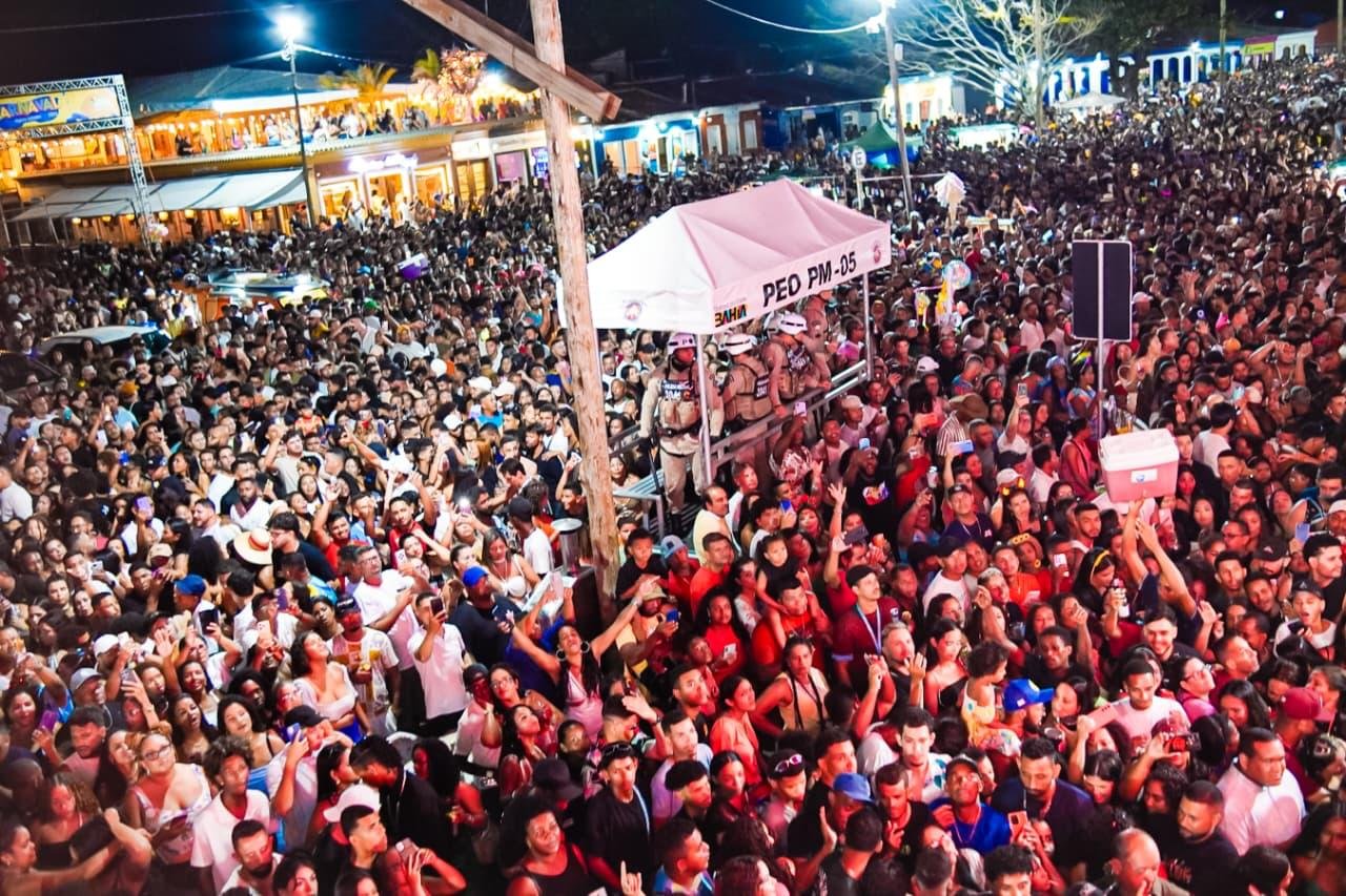 Terceiro dia do Carnaval Cultural de Porto Seguro: a folia que anima, conscientiza e faz a rua brilhar