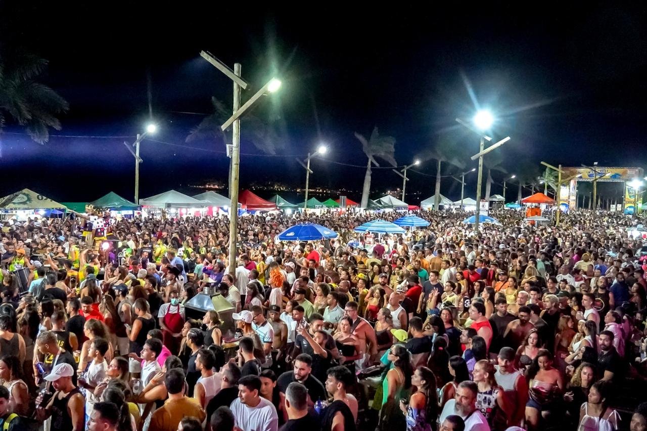 5° dia de pipoco no Carnaval de Porto Seguro Tuca Fernandes, Parangolé e o bloco Não é Não fizeram história