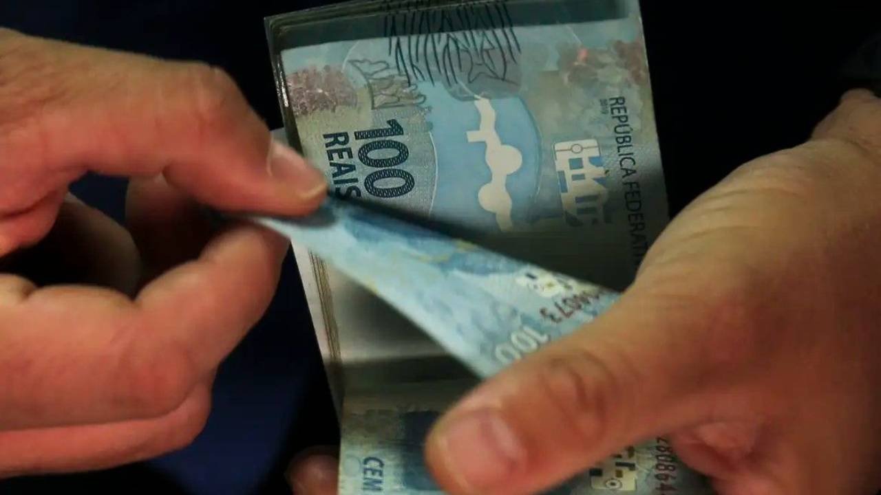 Em um mês, Brasil superou meio trilhão de gastos; R$ 200 bi só do governo Lula