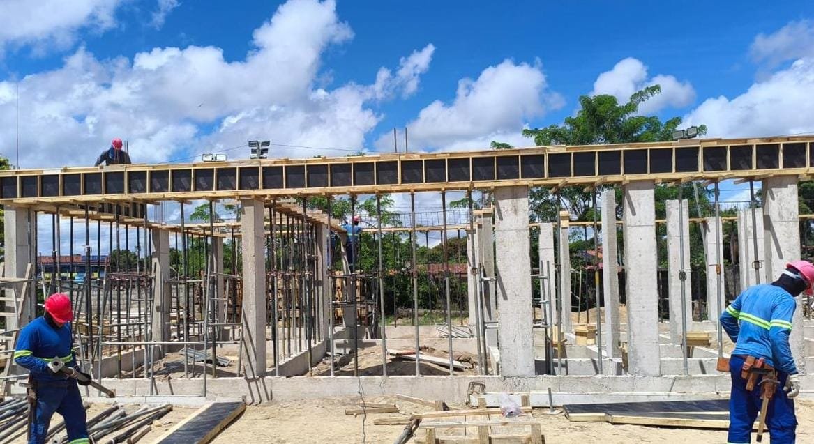 Obras de novas escolas e creche seguem em ritmo acelerado em Porto Seguro com recursos próprios
