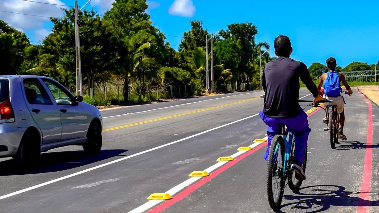 Sinalização do anel viário segue avançando e reforça segurança em trecho crítico de Porto Seguro