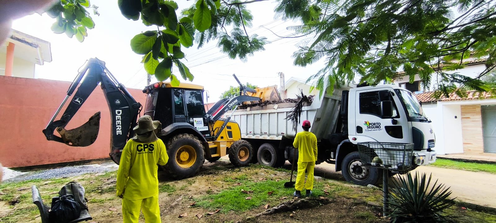 Bairros Village || e ||| recebem mutirão de limpeza pública
