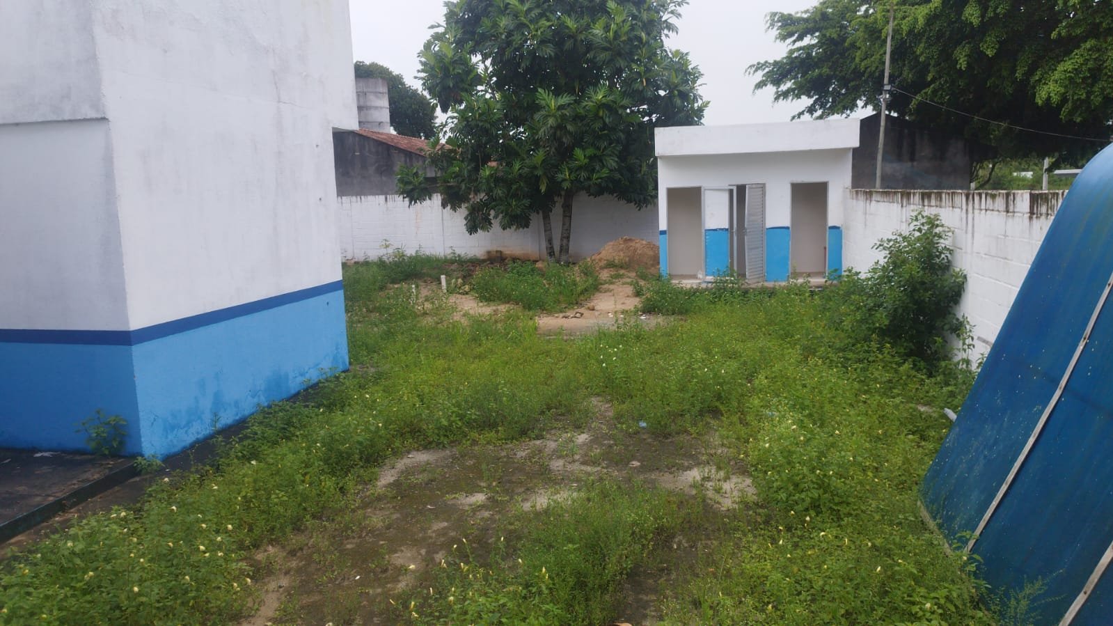 Maldição: posto de saúde e praça em Eunápolis-Bahia