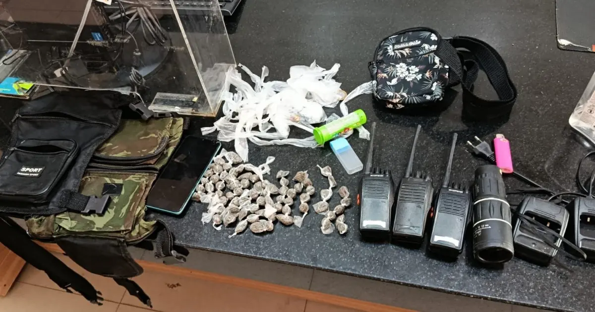 PM apreende drogas e equipamentos do tráfico em Eunápolis