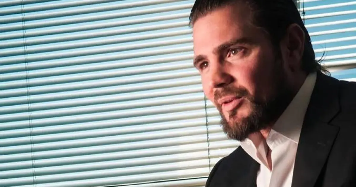 Festa de Vorcaro em Londres após homenagem a Alexandre de Moraes tinha broche que dava acesso a mulheres