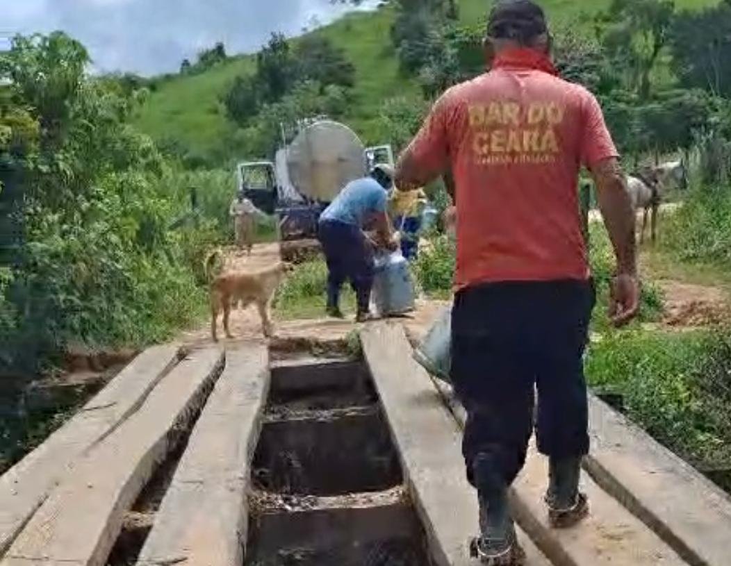 Moradores de Jordânia enfrentam isalamento e prejuízos com pontes destruídas e cobram ação imediata da prefeitura