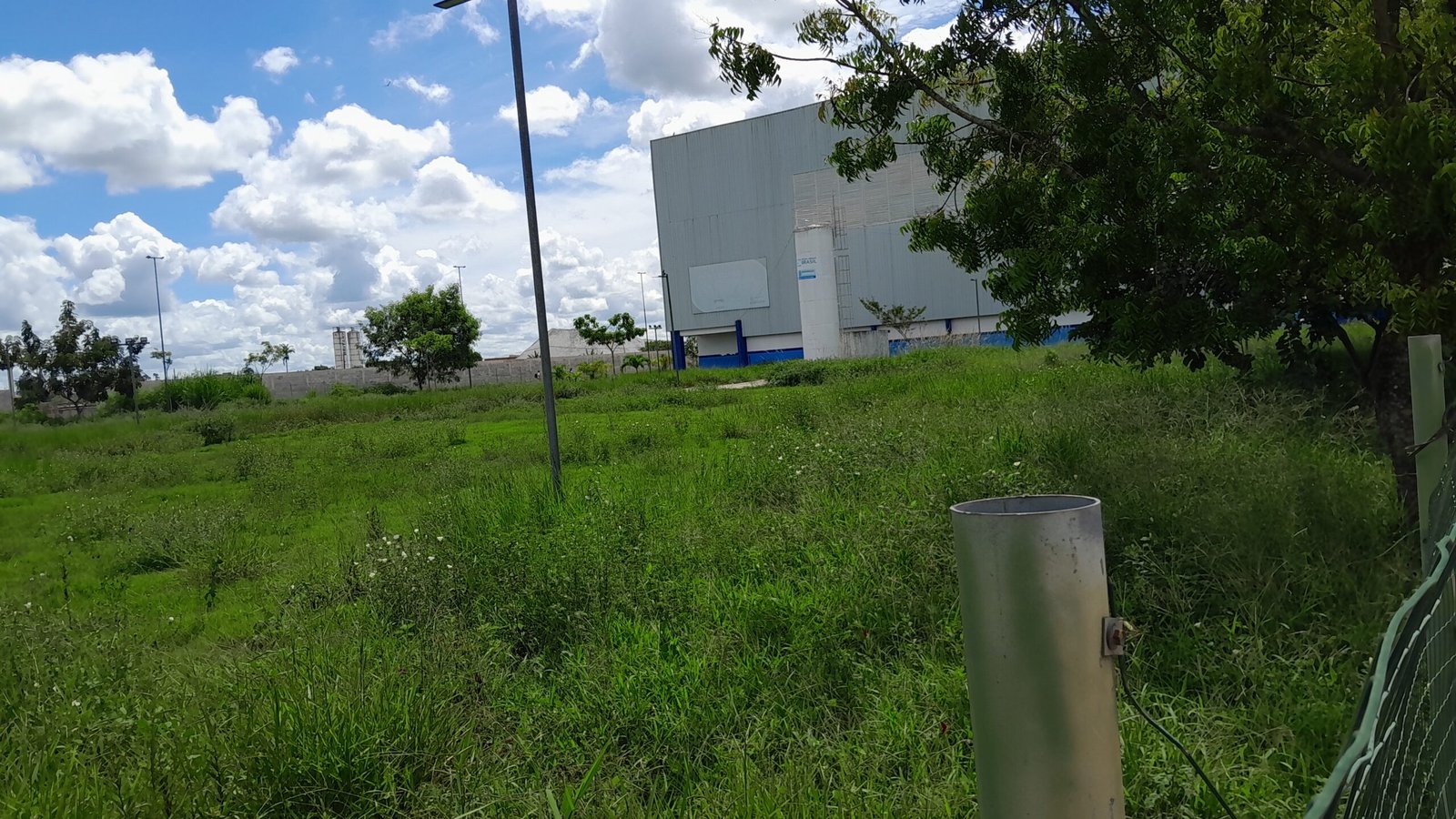 Lastimável: arena esportiva vira manga, “mangueiro” em Eunápolis-Bahia