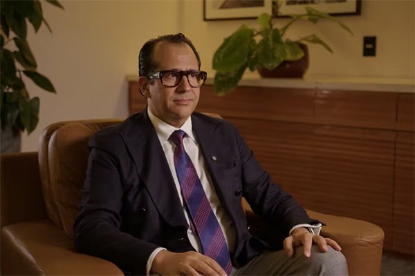 Marqueteiro vê Flávio Bolsonaro como “folha em branco” e aposta em vitória no 1º turno