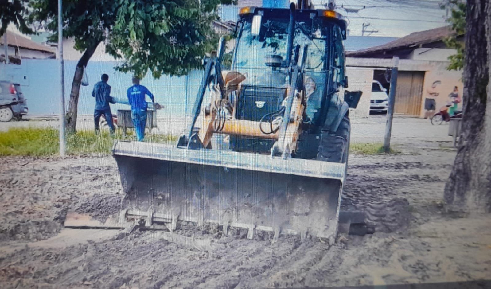 DESCALABRO ADMINISTRATIVO: demolição de praça vira símbolo do desgoverno em Eunápolis