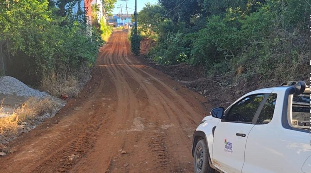 Bairro Mirante recebe patrolamento e cascalhamento em Porto Seguro