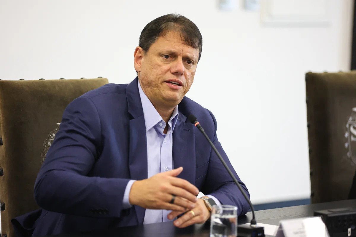 Tarcísio lidera em SP e pode ser reeleito em 1º turno