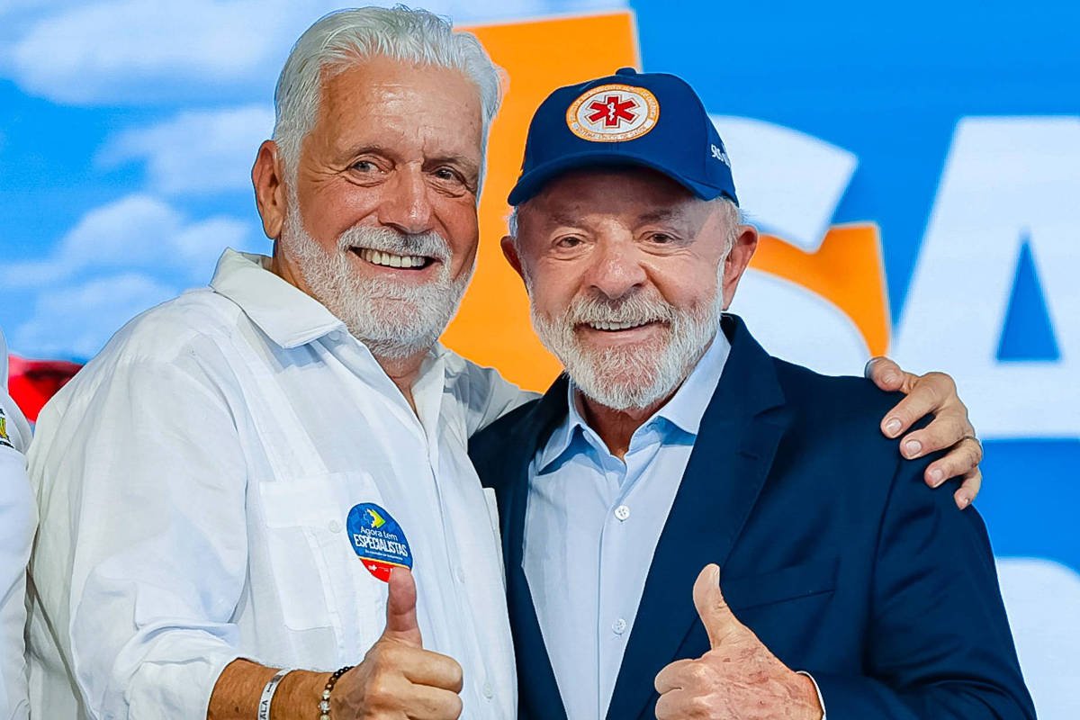 Jaques Wagner resiste em se afastar da liderança do governo, mas Lula deve recomendar saída