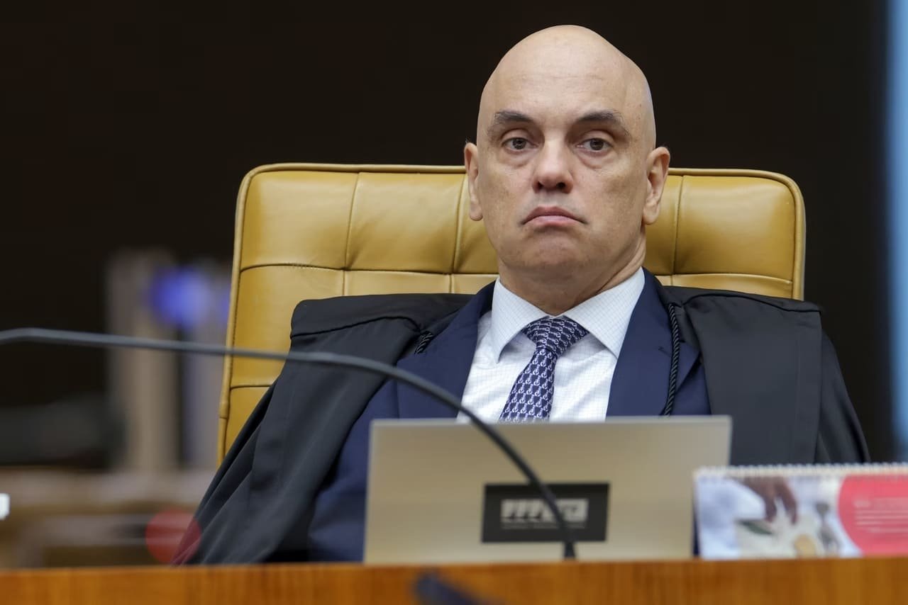 Flávio solicita afastamento de Moraes e cobra imparcialidade no caso Master