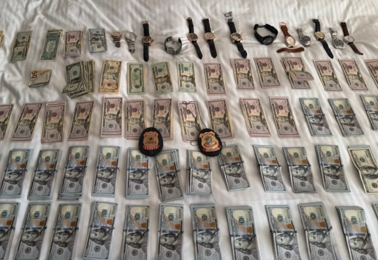 PF apreende mais de R$ 480 mil em moedas estrangeiras em locais ligados a Jaques Wagner