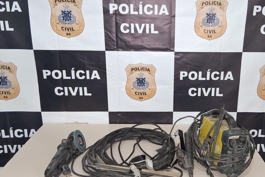 POLÍCIA CIVIL RECUPERA MÁQUINA QUE FOI FURTADA EM EUNÁPOLIS