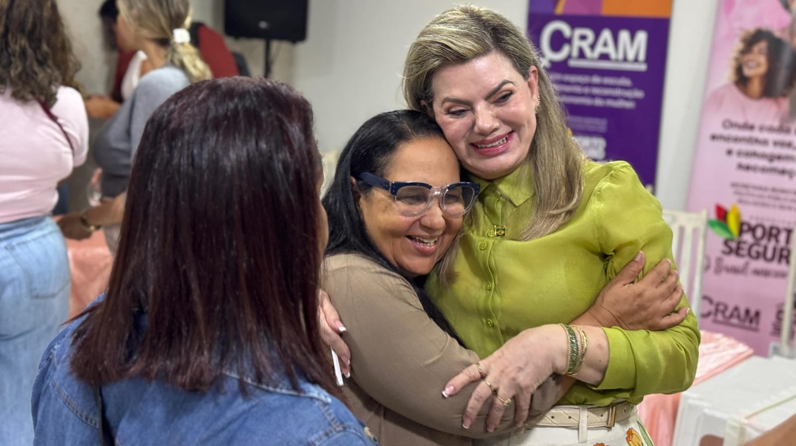 Secretária da Mulher se reúne com mães e professoras do Bairro Mirante