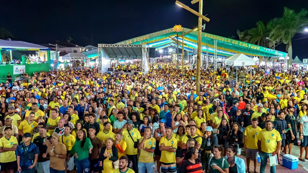 Brasil goleia e anima torcida em Porto Seguro na abertura do São João na Passarela da Cultura