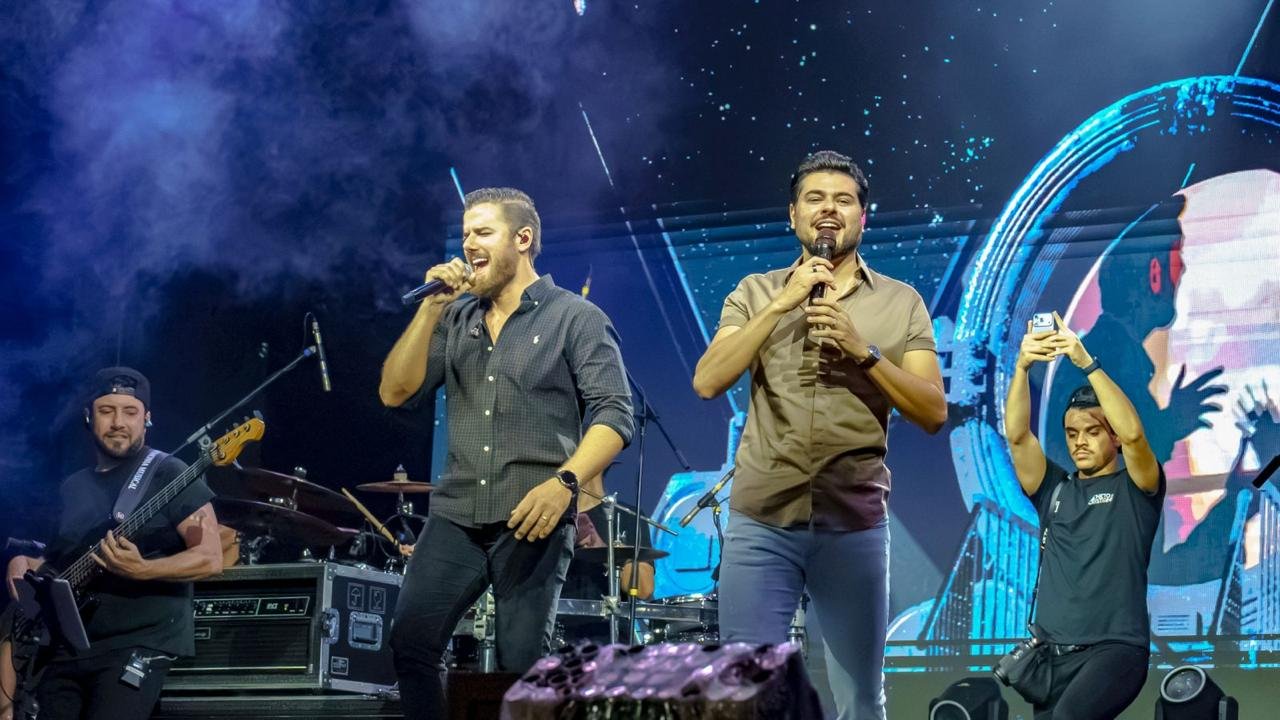 Zé Neto e Cristiano encerram São João de Porto Seguro na Passarela da Cultura com chave de ouro