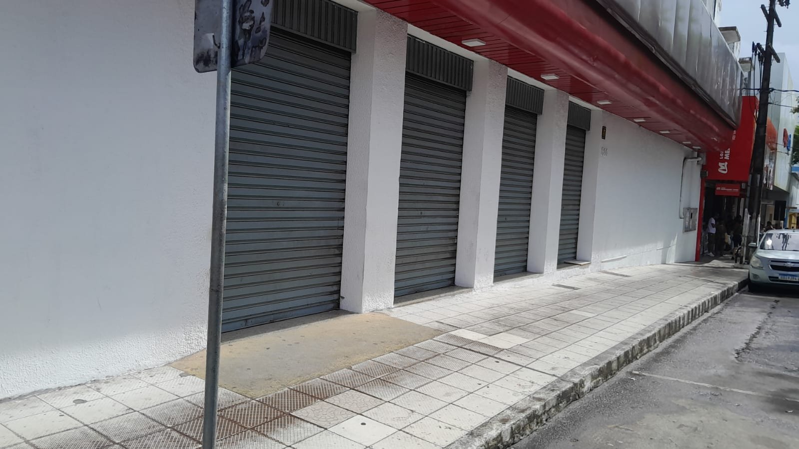 Comércio de Eunápolis agoniza e lojas fechadas se multiplicam no centro da cidade