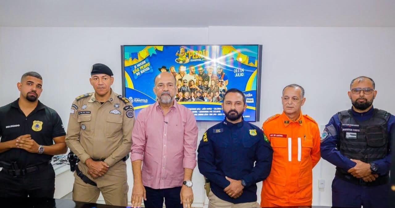 Constrangedor: forças de segurança se reúnem com prefeito que ja foi preso pela Polícia Federal