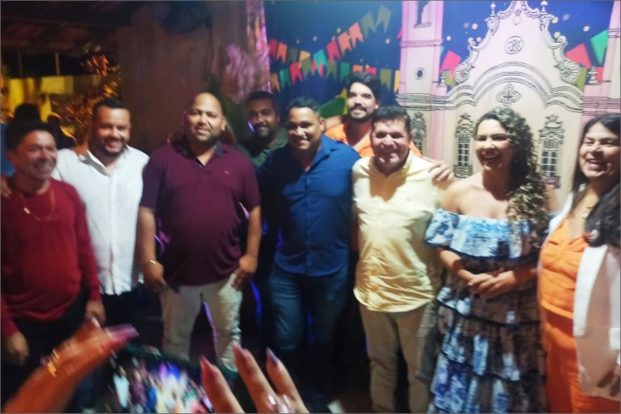 TBT: Em grande estilo, a prefeita de Eunápolis, Cordélia Torres apresenta programação da Vila do Forró 2023