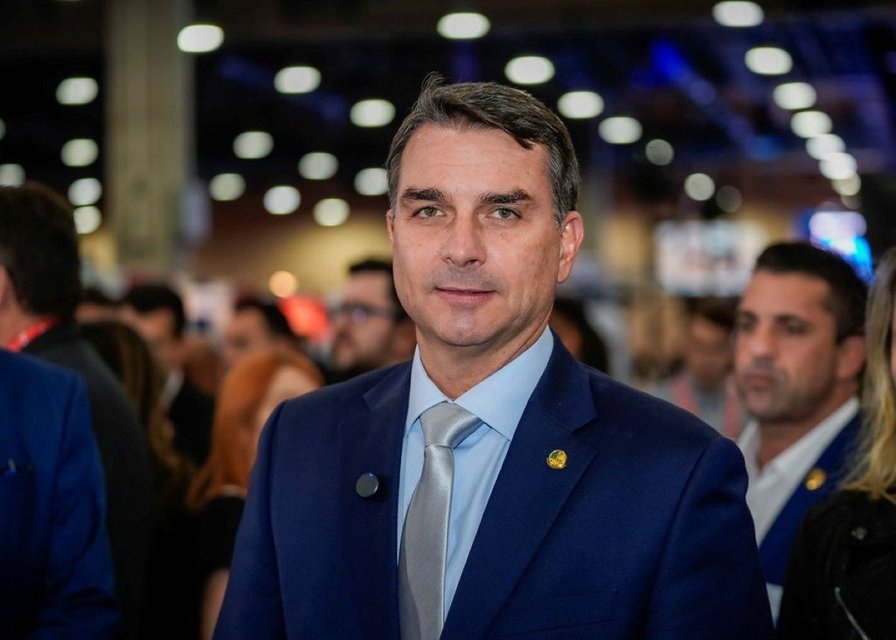 Flávio diz que proteger mulheres será prioridade e bandeira da direita