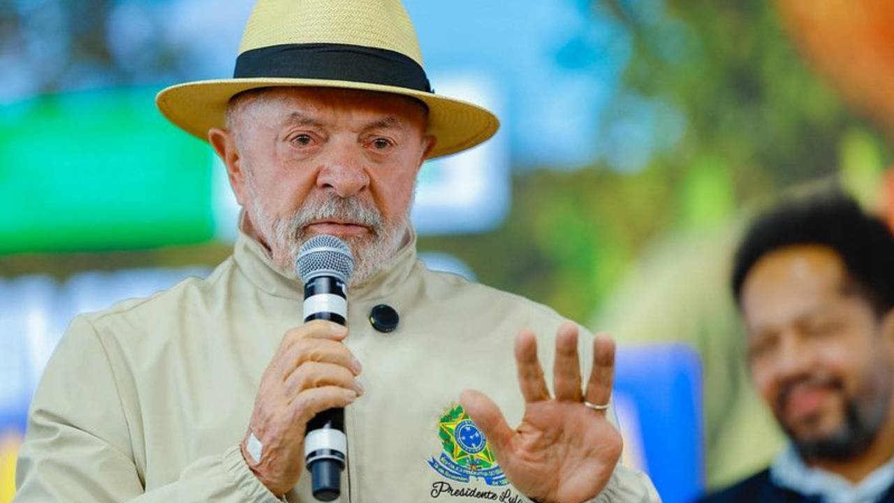 Lula constrange o Brasil reclamando de ação dos EUA contra bandidos do PCC